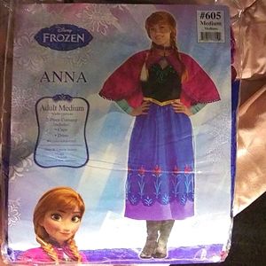 Anna dress and crown